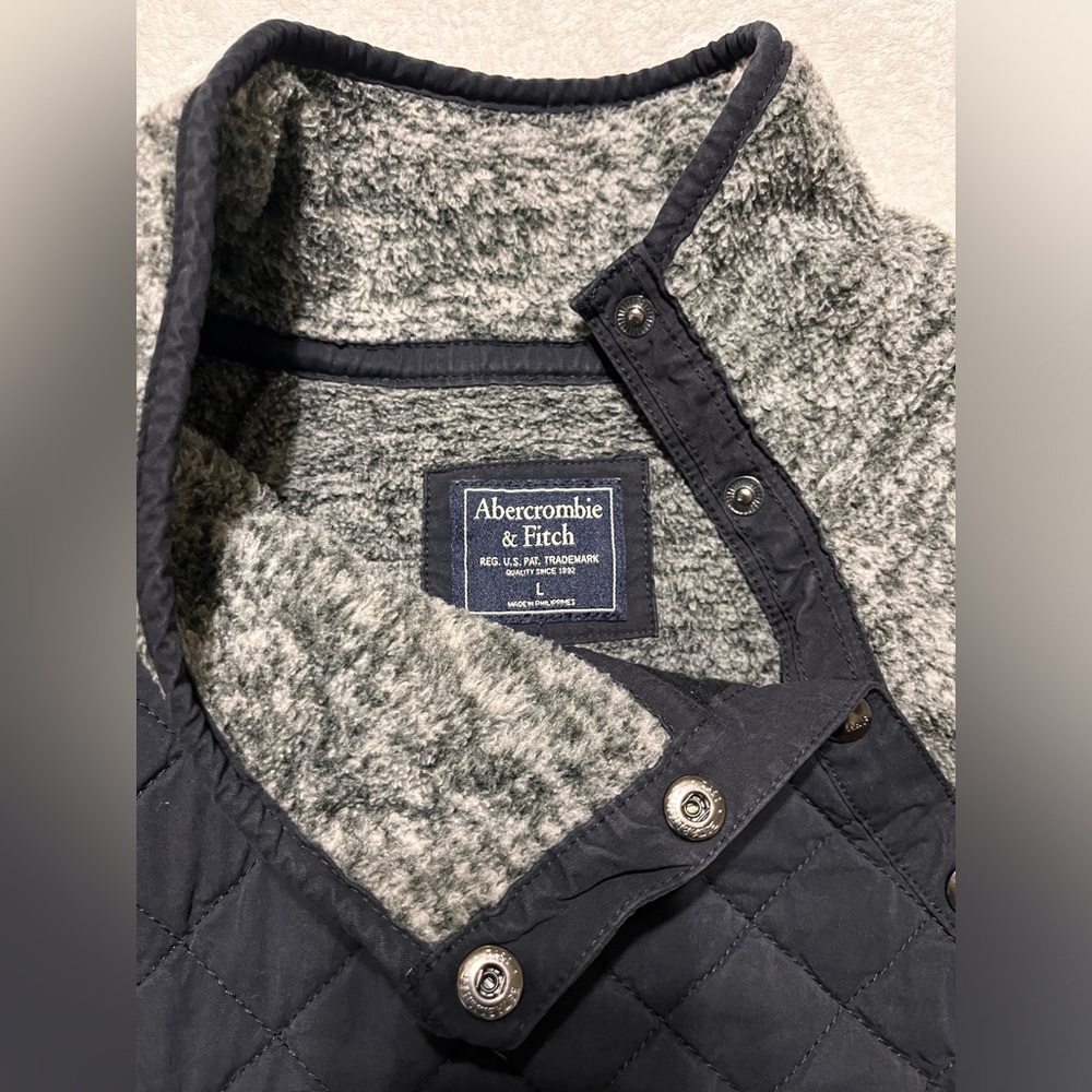 Grey and black pullover in great condition